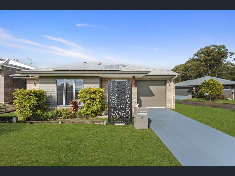 6 Millbrook Circuit, Beerwah — photo 1 of 5