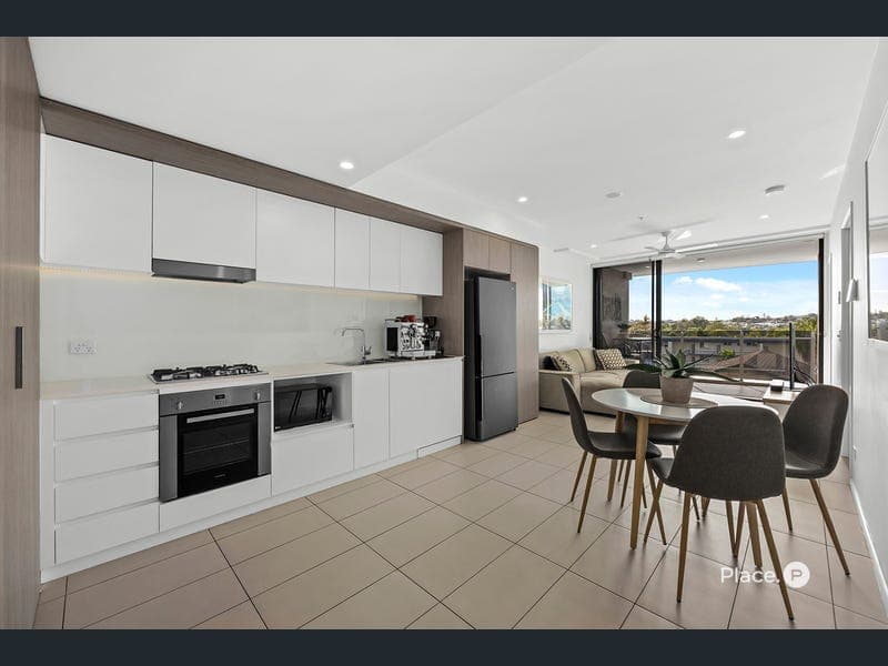 1049/123 Cavendish Road, Coorparoo — photo 1 of 5