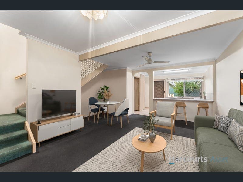 13/15 Pine Avenue, Beenleigh — photo 1 of 5