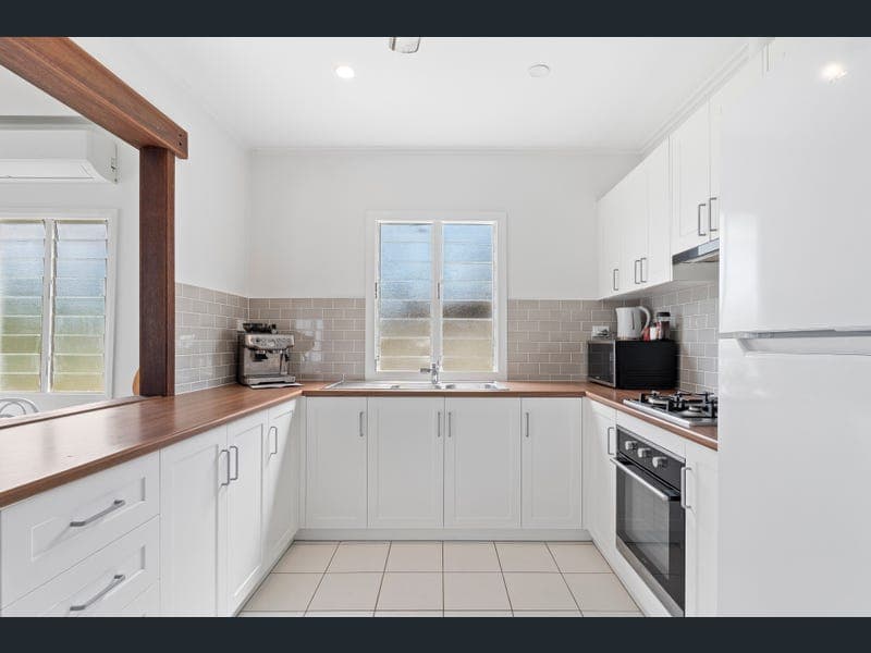 64 Christensen Street, Machans Beach — photo 1 of 5