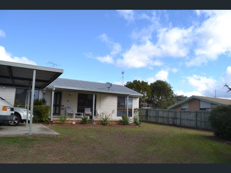 16 Bunker Avenue, Warwick — photo 1 of 5