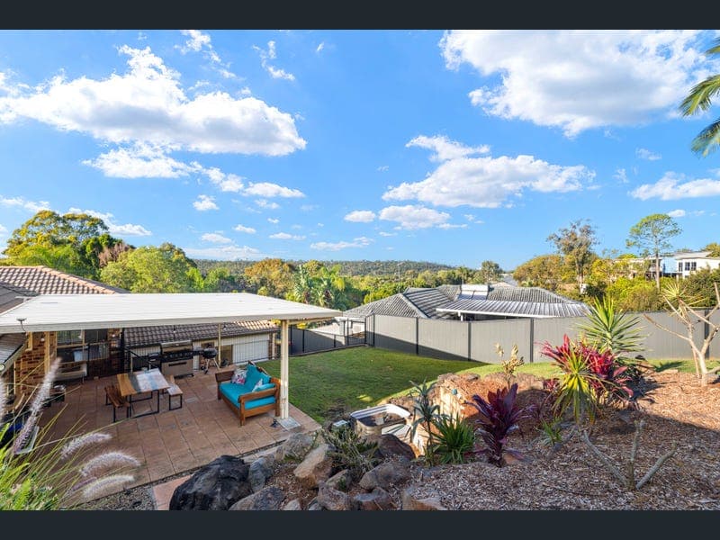 122 Universal Street, Oxenford — photo 1 of 5