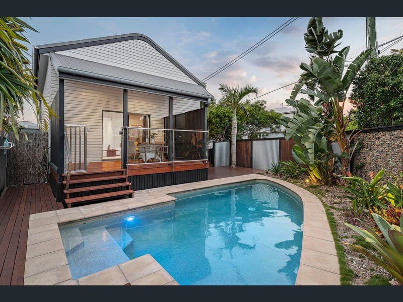 23 Carr Street, Bulimba — photo 1 of 5