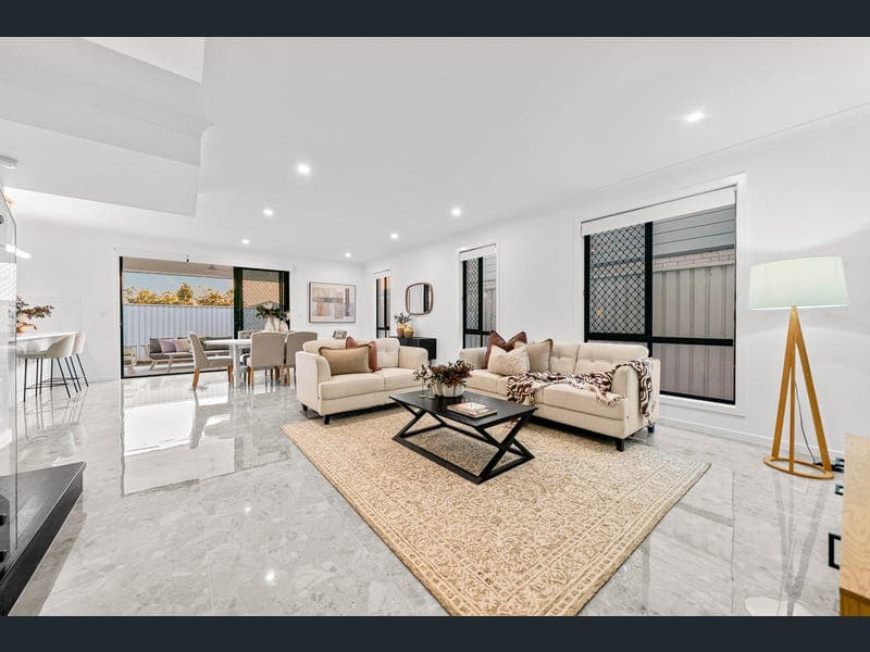 30 Whitehaven Street, Pallara — photo 1 of 5