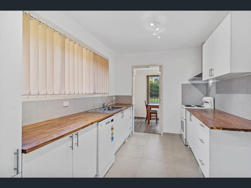 10 Merindah Street, Slacks Creek — photo 1 of 5