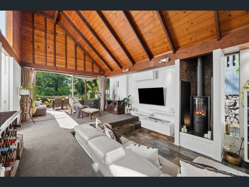 22 Kewarra Street, Kenmore — photo 1 of 5