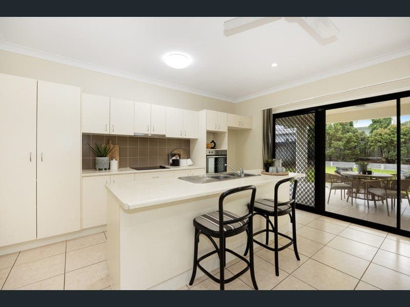 10 Sykes Close, Burdell — photo 1 of 5