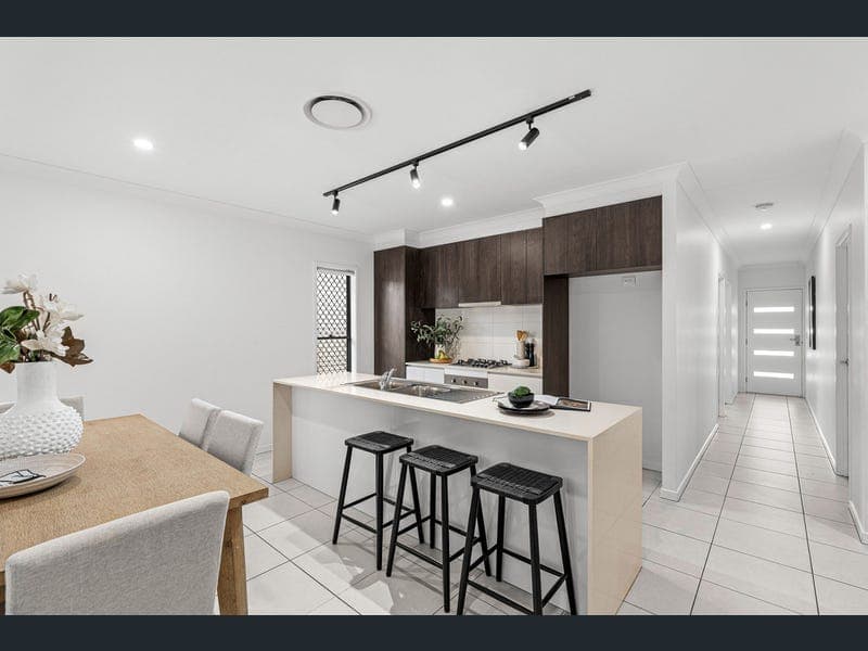 25 Jillian Place, Wynnum West — photo 1 of 5