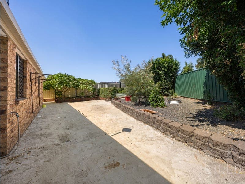 2/21 Ashvale Street, Flinders View — photo 1 of 5
