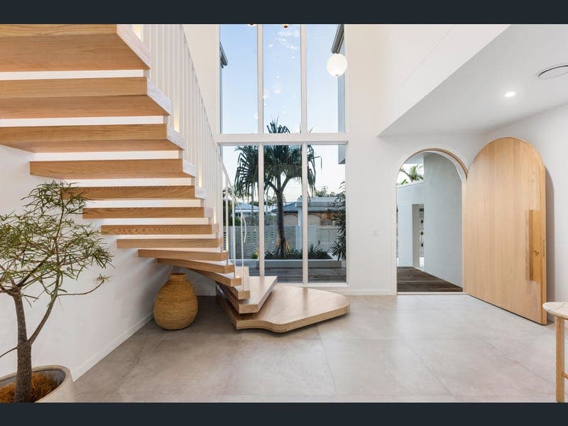 5 Comet Court, Burleigh Waters — photo 1 of 5