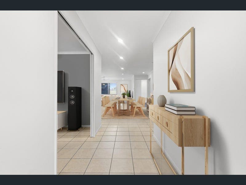 18 Collett Court, Marian — photo 1 of 5