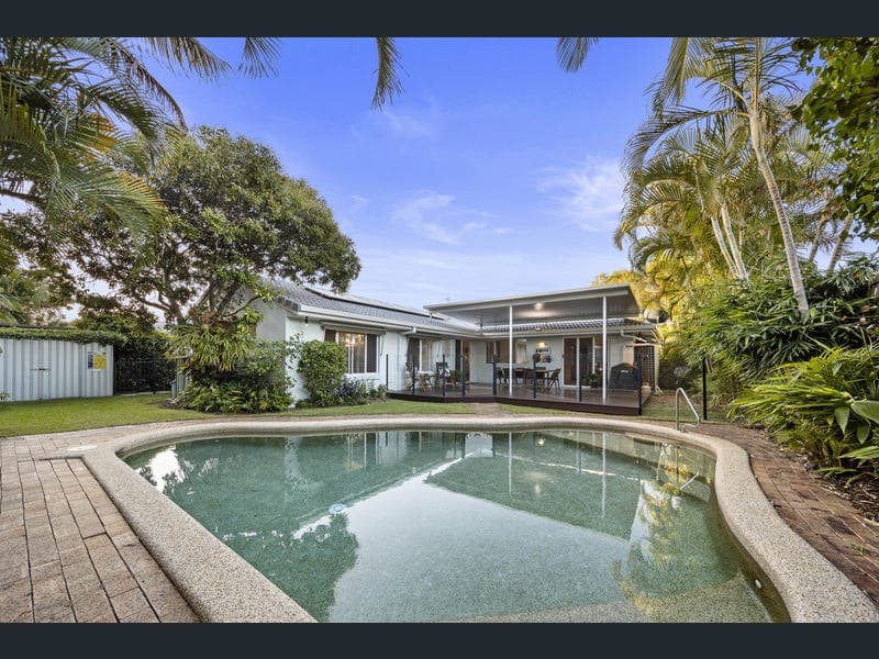 22 Wedgebill Parade, Burleigh Waters — photo 1 of 5