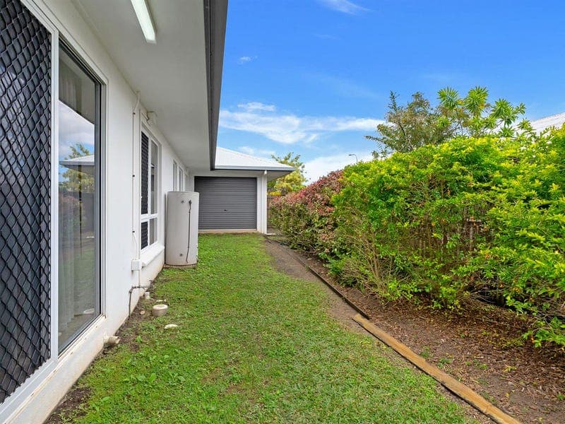 7 Paramount Close, White Rock — photo 1 of 5