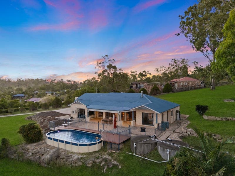 15 Friendship Court, Mundoolun — photo 1 of 5