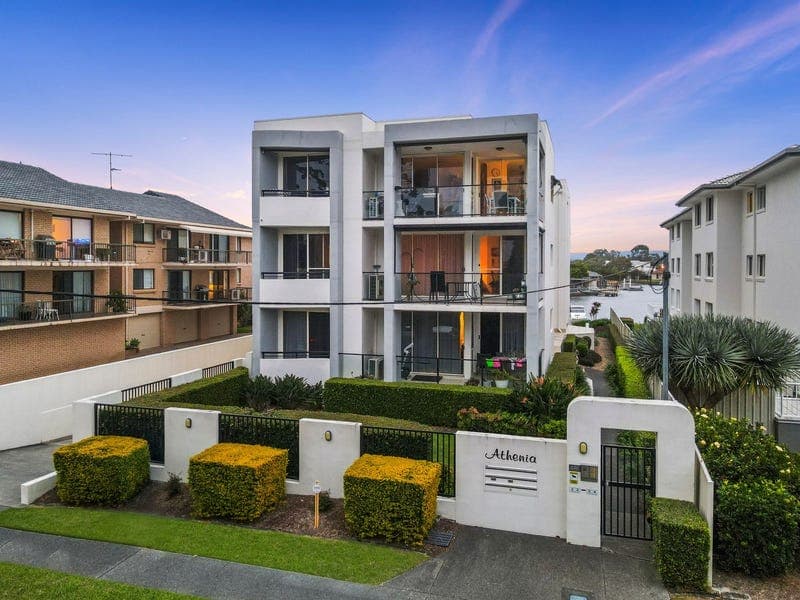 8/22 Back Street, Biggera Waters — photo 1 of 5