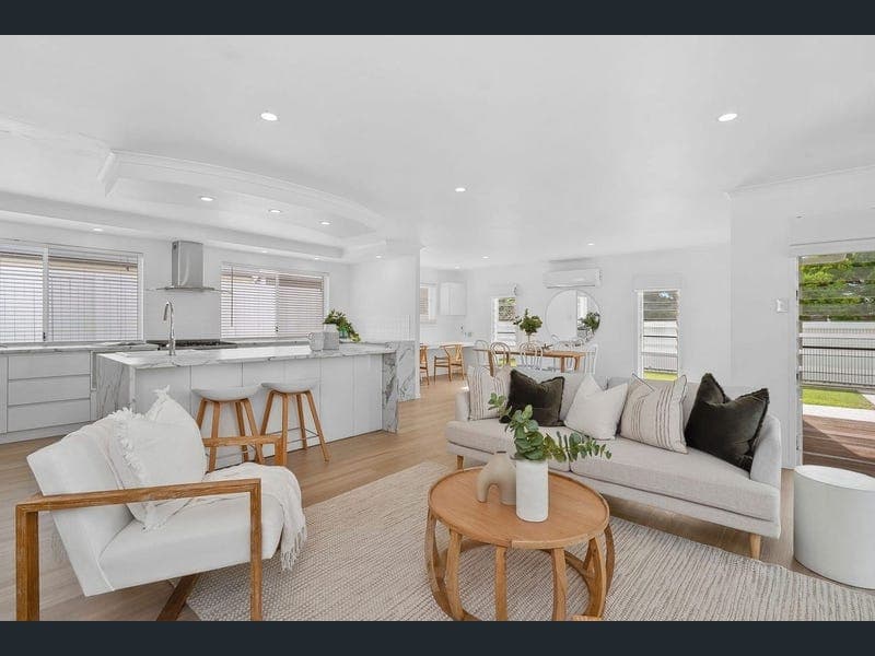90 Lapoinya Crescent, Warana — photo 1 of 5