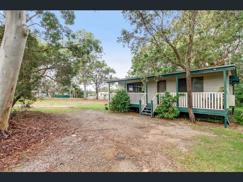 30 Orion Street, Macleay Island — photo 1 of 5