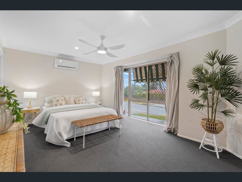 3 Adaminaby Drive, Helensvale — photo 1 of 5