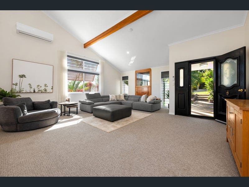 5 Allamanda Place, Mount Gravatt East — photo 1 of 5