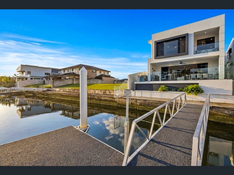 2/10 Middle Quay Drive, Biggera Waters — photo 1 of 5