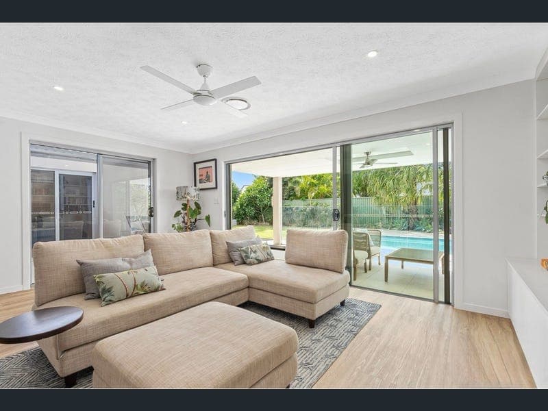 7 Manakin Avenue, Burleigh Waters — photo 1 of 5