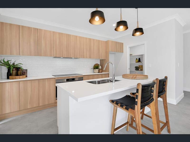 71 Morala Avenue, Runaway Bay — photo 1 of 5