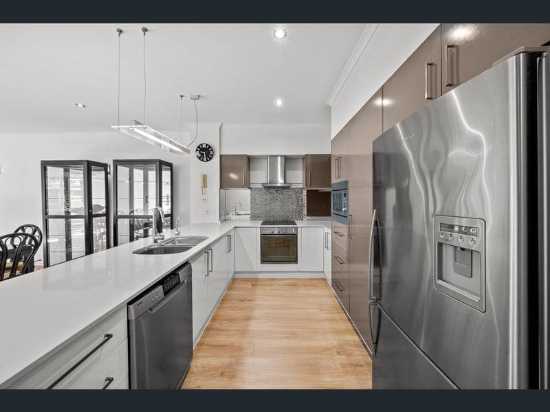 11/10-16 Tarcoola Crescent, Chevron Island — photo 1 of 5