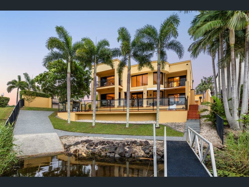 34 Clear Water Bay Avenue, Clear Island Waters — photo 1 of 5
