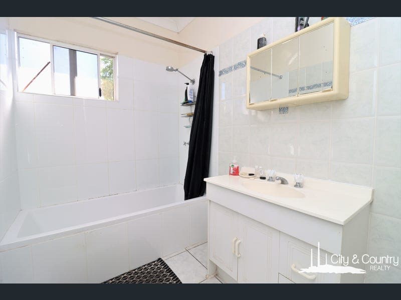 1a Campbell Street, Mount Isa — photo 1 of 5