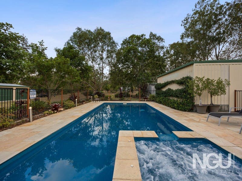 33-35 Willowbank Drive — photo 1 of 5