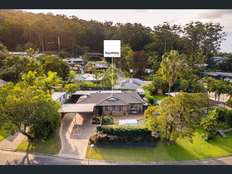 11 Glentrees Grove, Currumbin Waters — photo 1 of 5