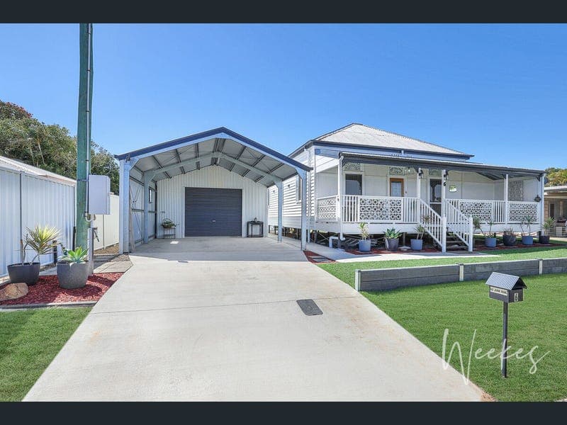 6 Palm Court, Moore Park Beach — photo 1 of 5
