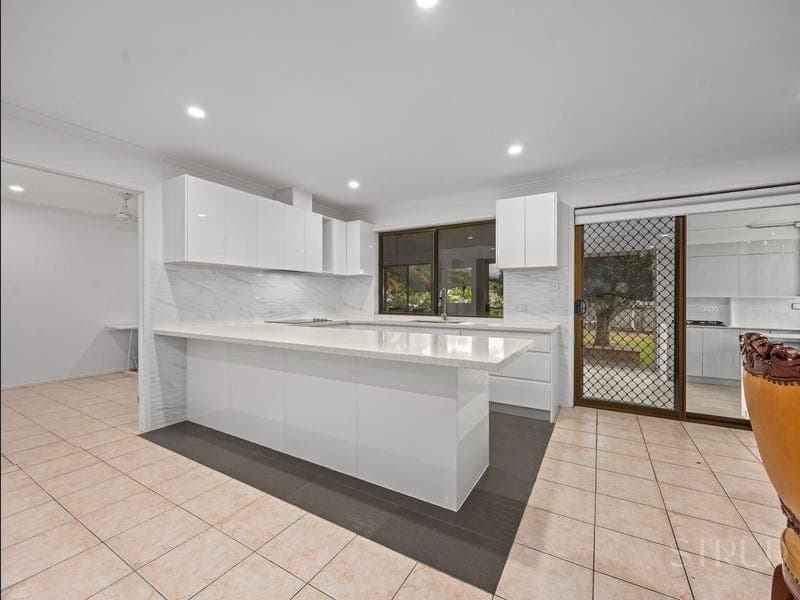 15 Woodbine Avenue, Camira — photo 1 of 5