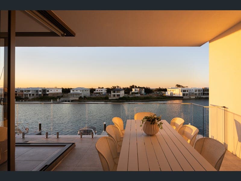 309/15 Aqua Street, Newport — photo 1 of 5
