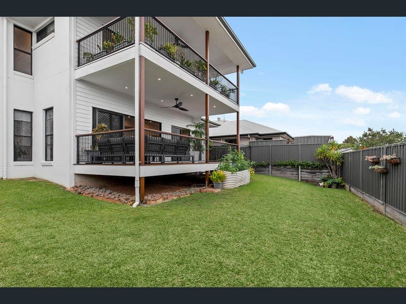 4 Sovereign Place, Bridgeman Downs — photo 1 of 5