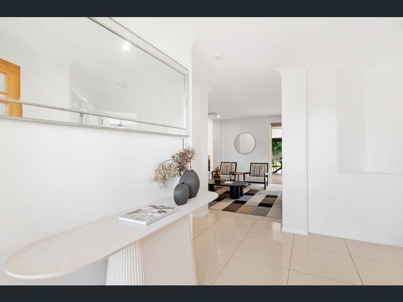 18 Grande Terrace, Helensvale — photo 1 of 5