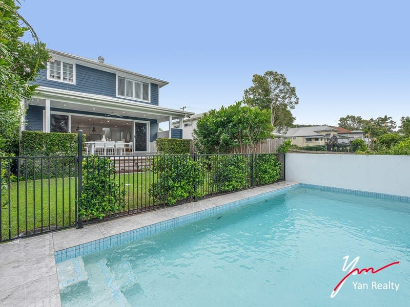 71 Taringa Parade, Indooroopilly — photo 1 of 5