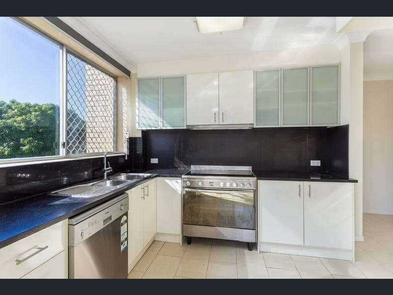 3/34 Wellington Street, Coorparoo — photo 1 of 5