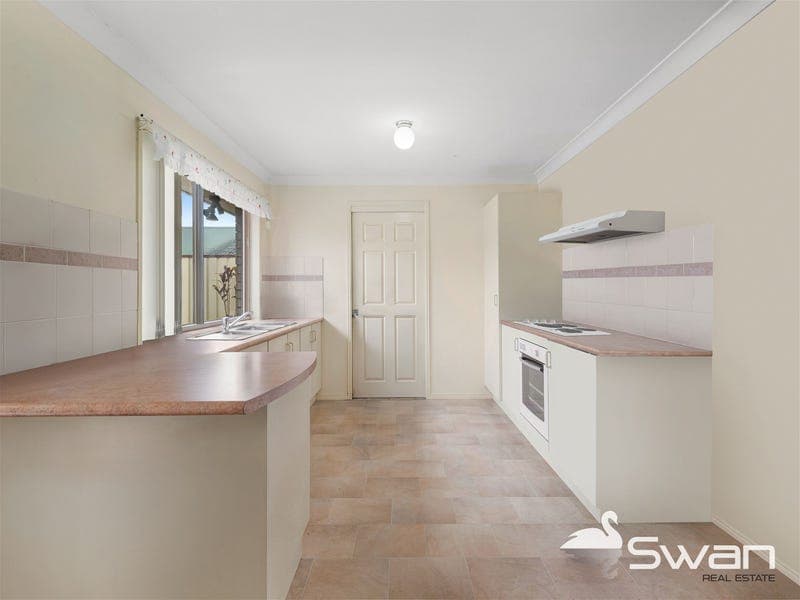 9 Kinross Lane, Bethania — photo 1 of 5