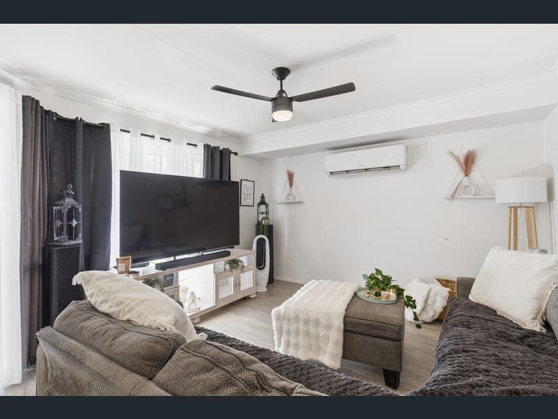 4 Lorebury Drive, Morayfield — photo 1 of 5
