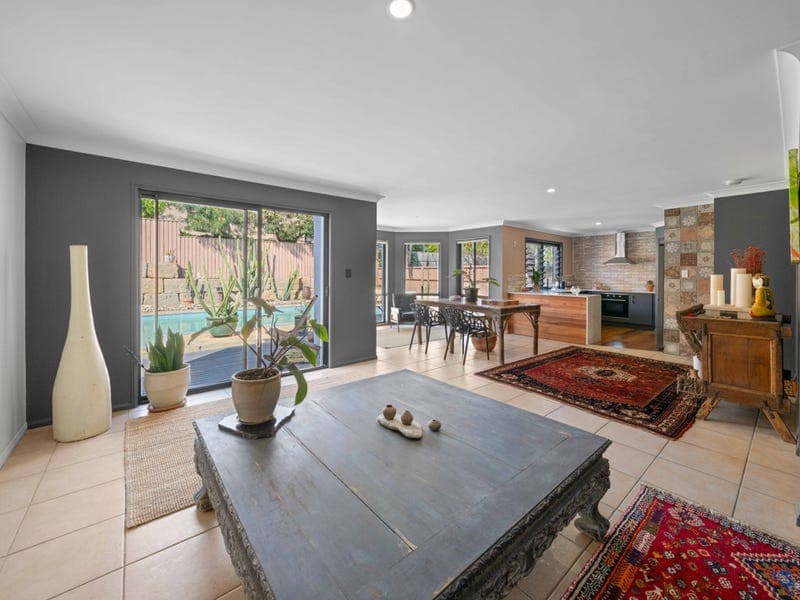 16 Islander Court, Burleigh Waters — photo 1 of 5
