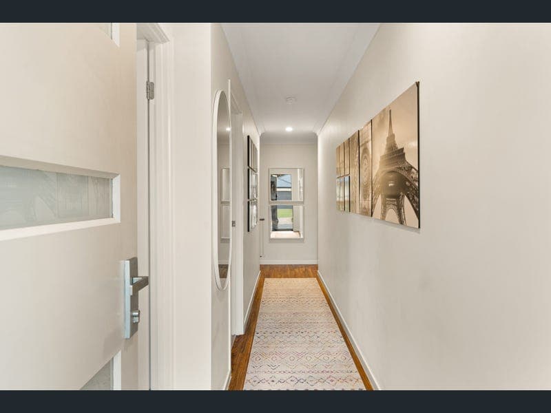 8 Wood Drive, Redbank Plains — photo 1 of 5