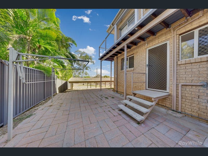 1/4 Wenitong Street, West Gladstone — photo 1 of 5