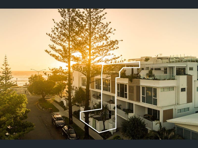 5/4 Wyberba Street, Tugun — photo 1 of 5