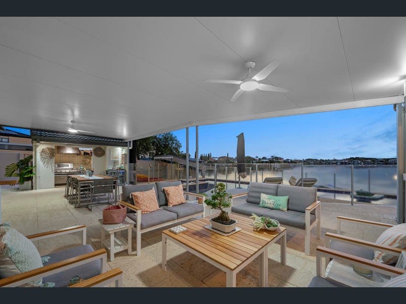 5 Westlake Court, Helensvale — photo 1 of 5