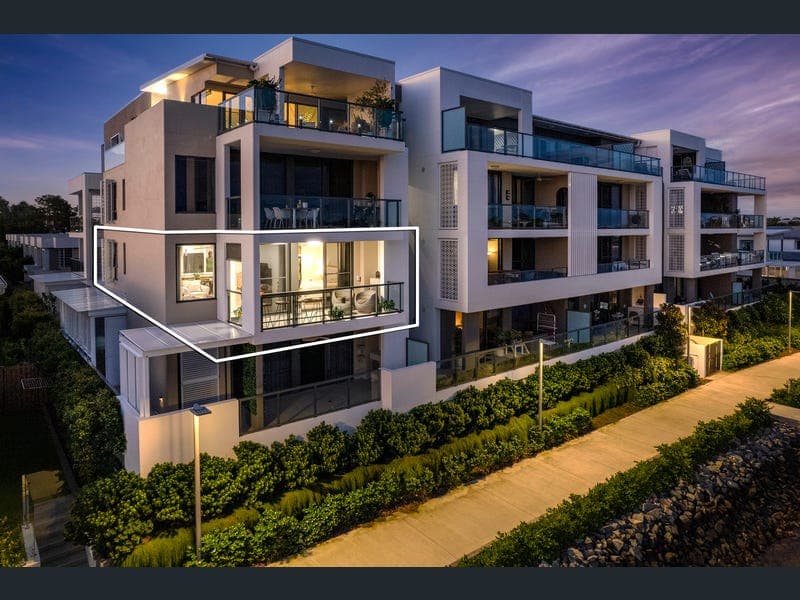 114/37 Sickle Avenue, Hope Island — photo 1 of 5