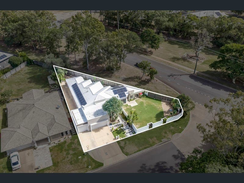 2 Sutherland Road, Branyan — photo 1 of 5