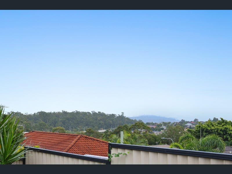 10 Zane Street, Molendinar — photo 1 of 5
