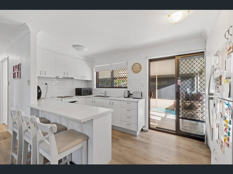 2 Meredith Place, Redland Bay — photo 1 of 5