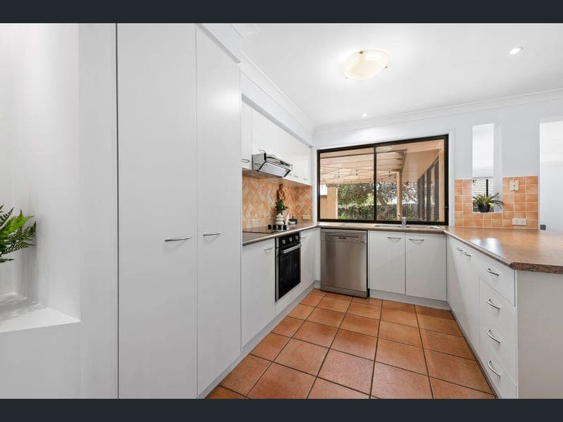 5 Turnberry Court, Middle Ridge — photo 1 of 5